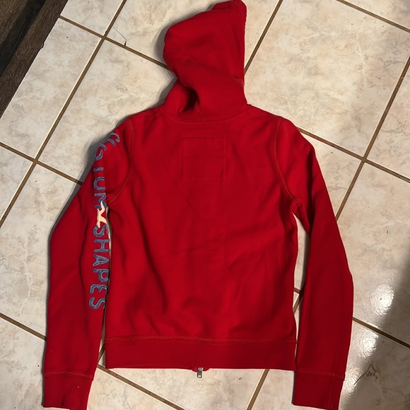 Hollister - Picture 5 of 6